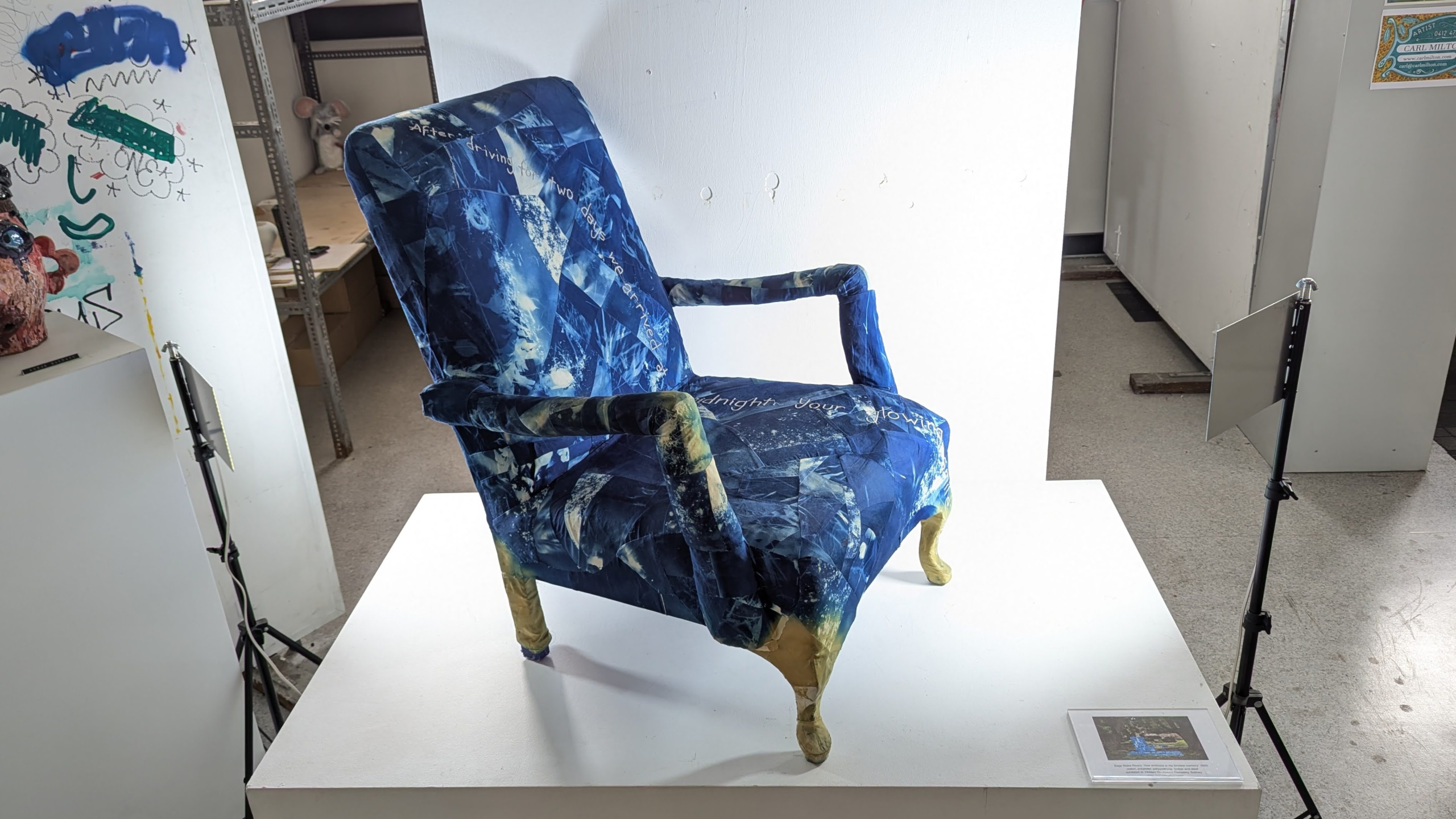 Hallway – Random objects